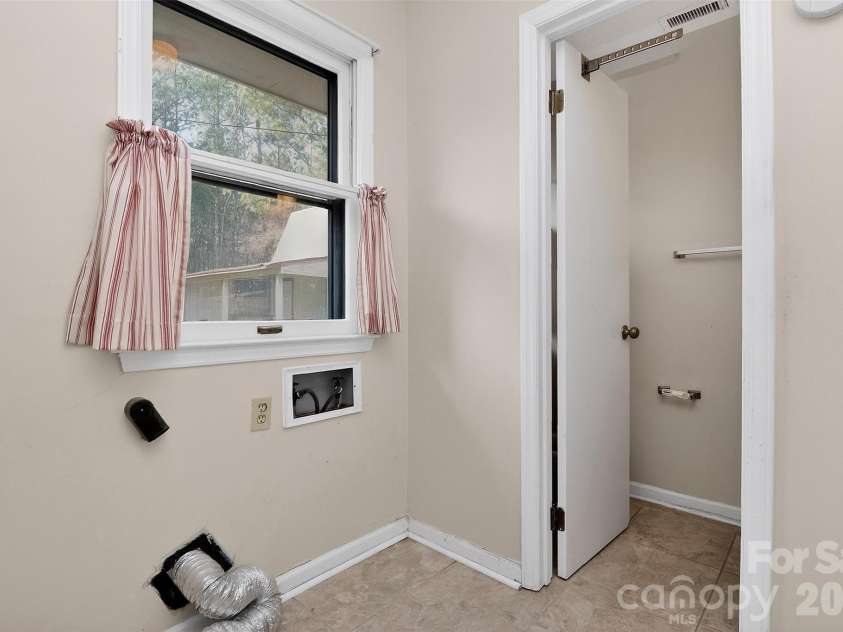 9516 Westmoreland Road, Cornelius, NC 28031.  MLS# CAR4359572, YatesRealty ID 13947. 