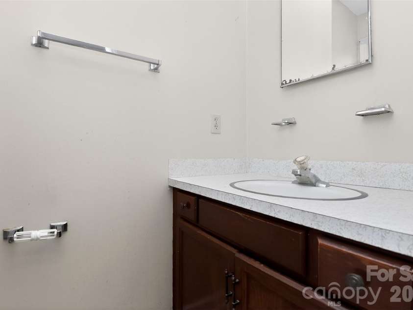 9516 Westmoreland Road, Cornelius, NC 28031.  MLS# CAR4359572, YatesRealty ID 13947. 