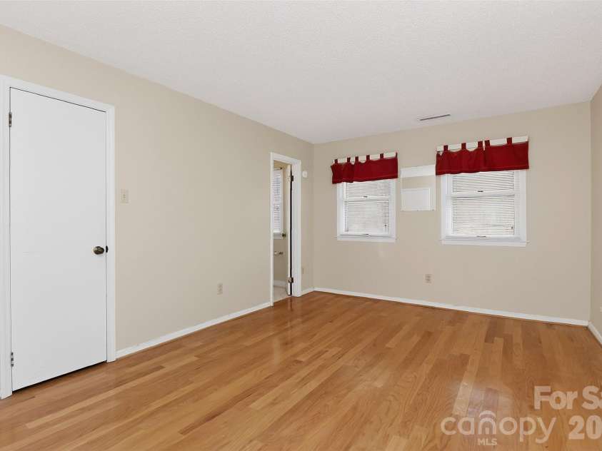 9516 Westmoreland Road, Cornelius, NC 28031.  MLS# CAR4359572, YatesRealty ID 13947. 