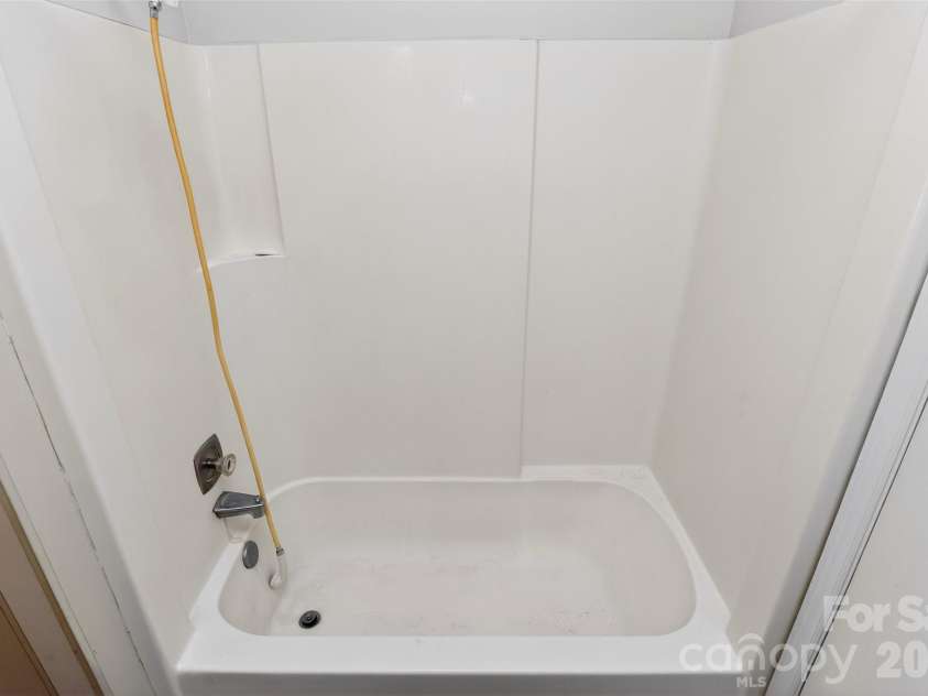 9516 Westmoreland Road, Cornelius, NC 28031.  MLS# CAR4359572, YatesRealty ID 13947. 