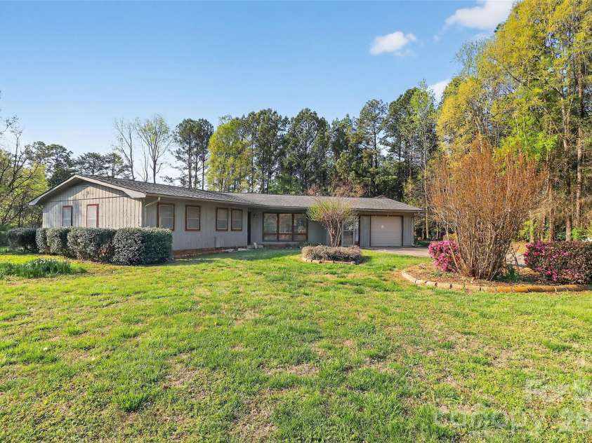 9516 Westmoreland Road, Cornelius, NC 28031.  MLS# CAR4359572, YatesRealty ID 13947. 