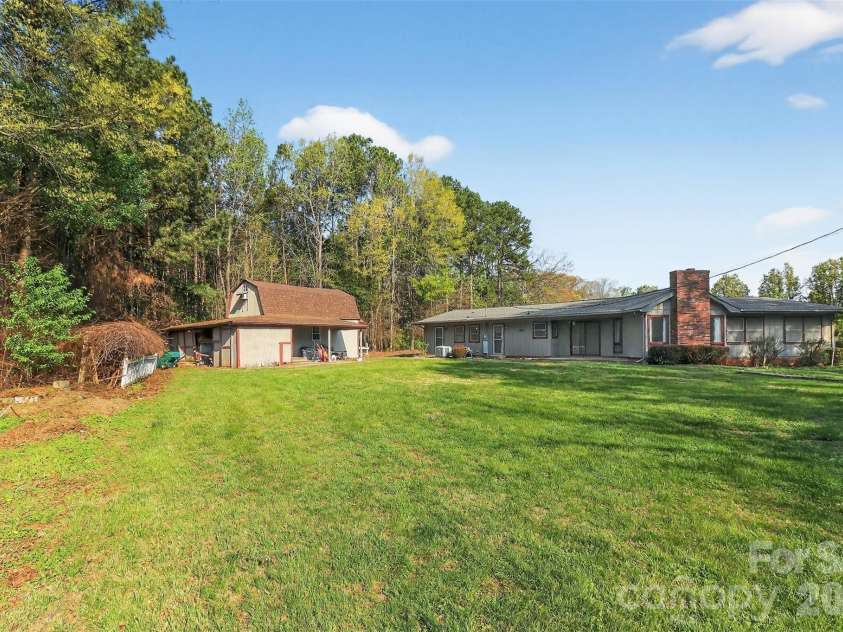 9516 Westmoreland Road, Cornelius, NC 28031.  MLS# CAR4359572, YatesRealty ID 13947. 