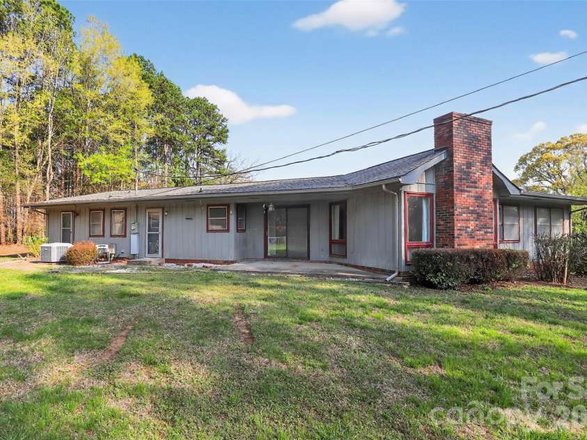 9516 Westmoreland Road, Cornelius, NC 28031.  MLS# CAR4359572, YatesRealty ID 13947. 