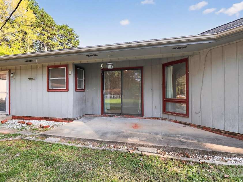 9516 Westmoreland Road, Cornelius, NC 28031.  MLS# CAR4359572, YatesRealty ID 13947. 
