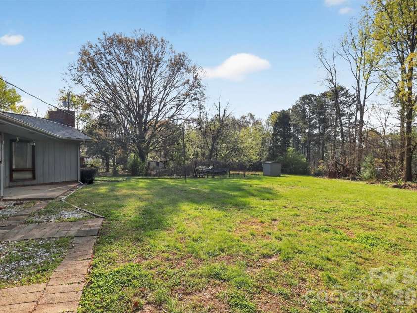 9516 Westmoreland Road, Cornelius, NC 28031.  MLS# CAR4359572, YatesRealty ID 13947. 