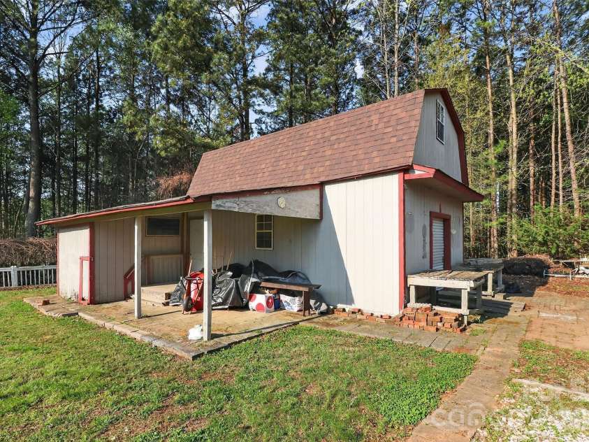 9516 Westmoreland Road, Cornelius, NC 28031.  MLS# CAR4359572, YatesRealty ID 13947. 