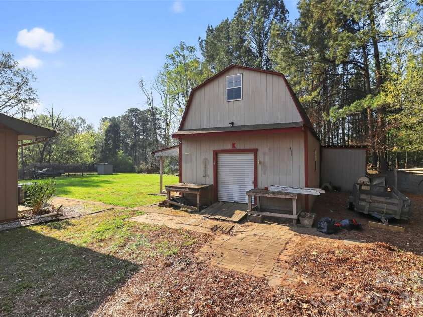 9516 Westmoreland Road, Cornelius, NC 28031.  MLS# CAR4359572, YatesRealty ID 13947. 
