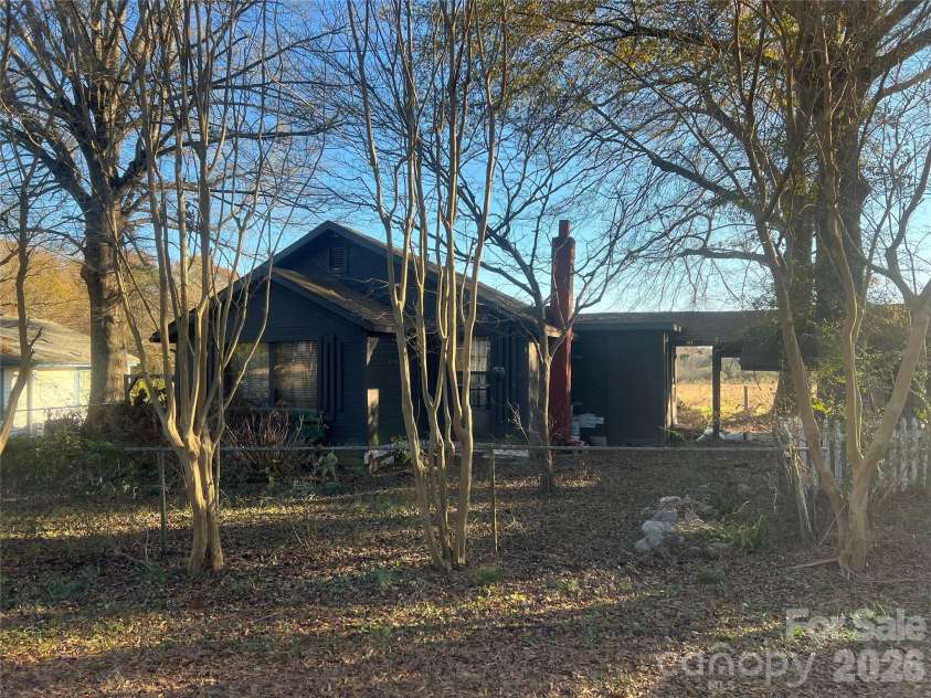3217 Howe Dairy Road, Gastonia, NC 28056.  MLS# CAR4362411, YatesRealty ID 13948. 