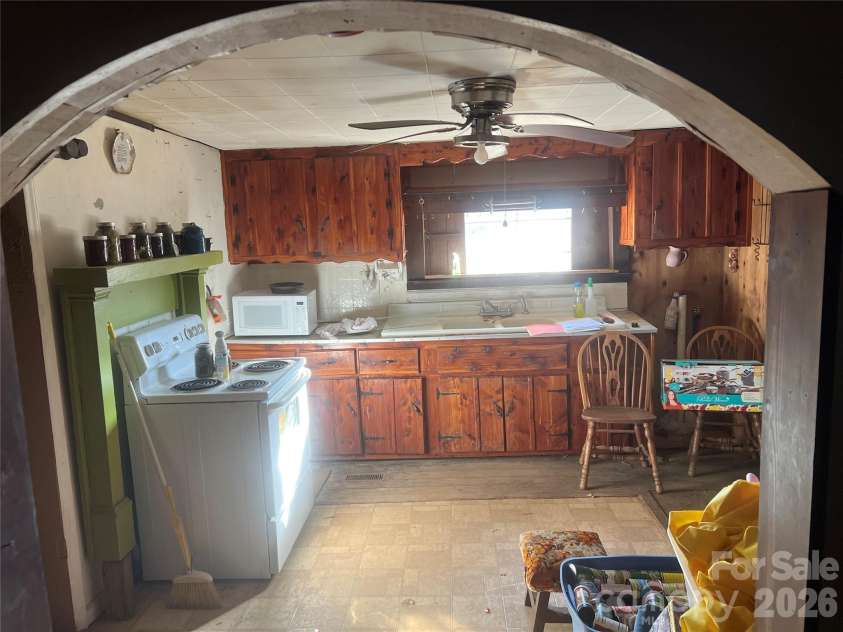 3217 Howe Dairy Road, Gastonia, NC 28056.  MLS# CAR4362411, YatesRealty ID 13948. 
