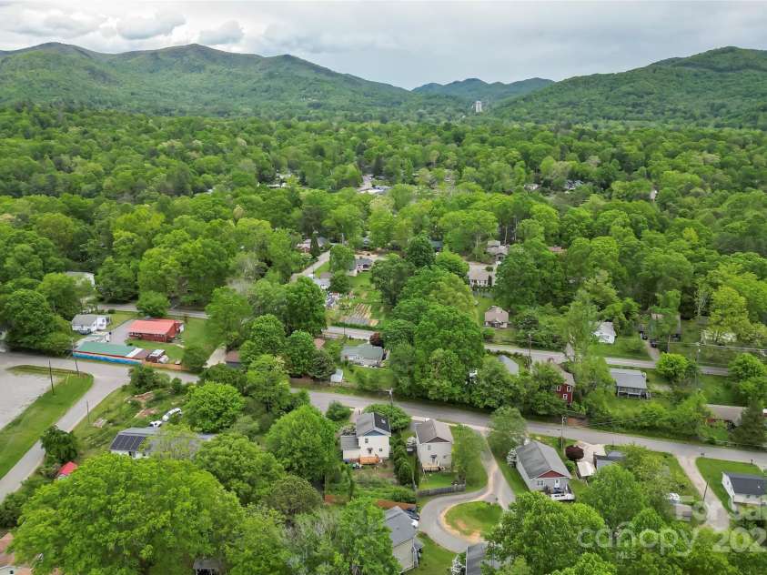 29 Byrd Road, Black Mountain, NC 28711.  MLS# CAR4254878, YatesRealty ID 13949. Prime Black Mountain Location!