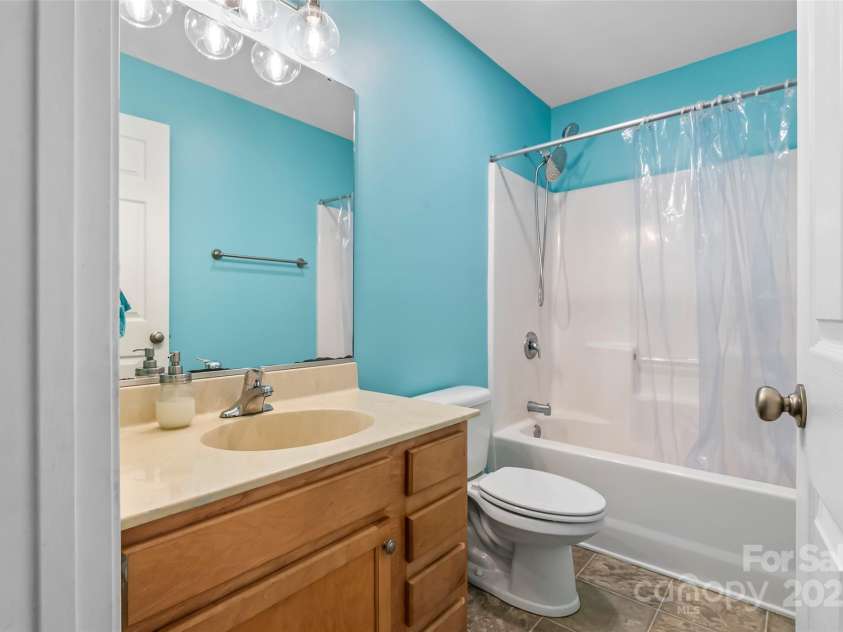 29 Byrd Road, Black Mountain, NC 28711.  MLS# CAR4254878, YatesRealty ID 13949. Upstairs Full Bathroom