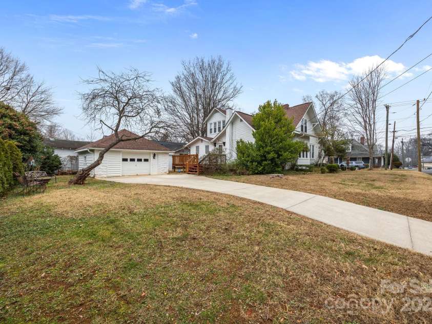 501 2nd Avenue, Lexington, NC 27292.  MLS# CAR4332943, YatesRealty ID 1395. 