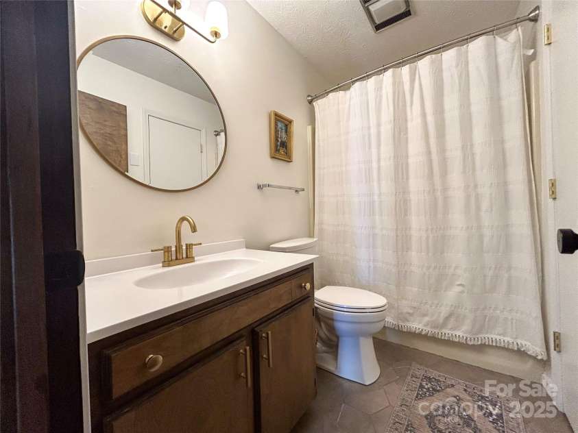 50 Maxine Lane, Hendersonville, NC 28739.  MLS# CAR4235967, YatesRealty ID 13950. 