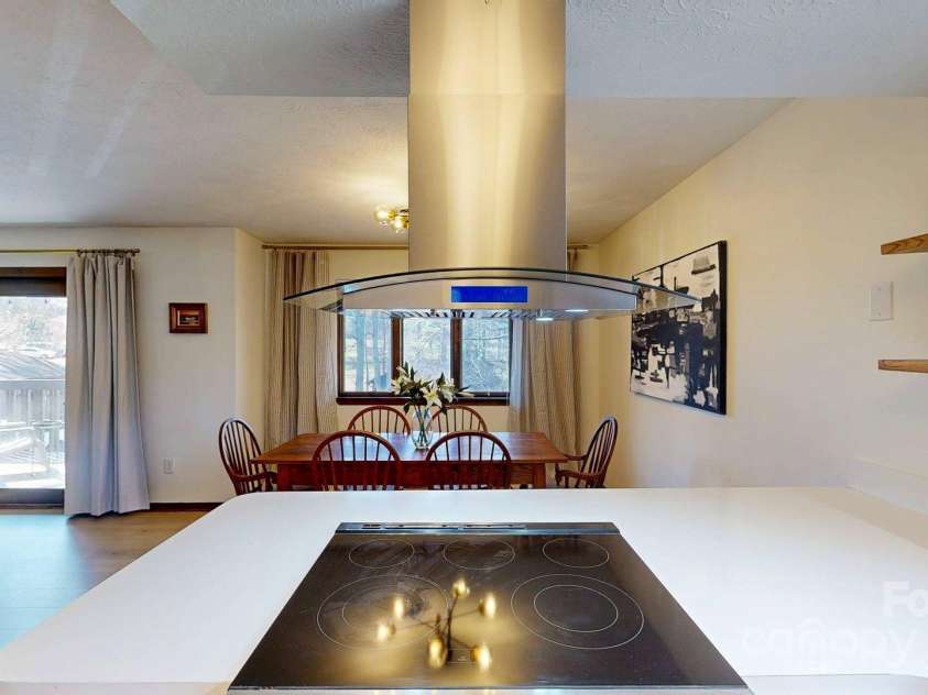 50 Maxine Lane, Hendersonville, NC 28739.  MLS# CAR4235967, YatesRealty ID 13950. 