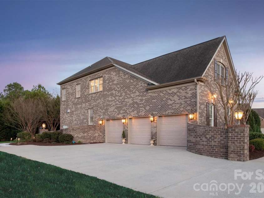 845 Wandering Way Drive, Waxhaw, NC 28173.  MLS# CAR4356401, YatesRealty ID 13953. 