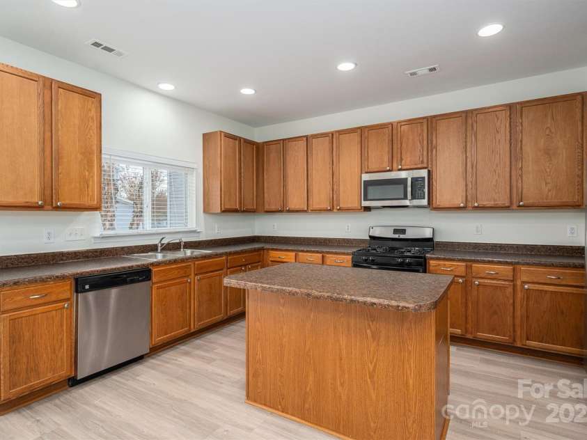 125 Colville Road, Mooresville, NC 28117.  MLS# CAR4240810, YatesRealty ID 13954. Kitchen