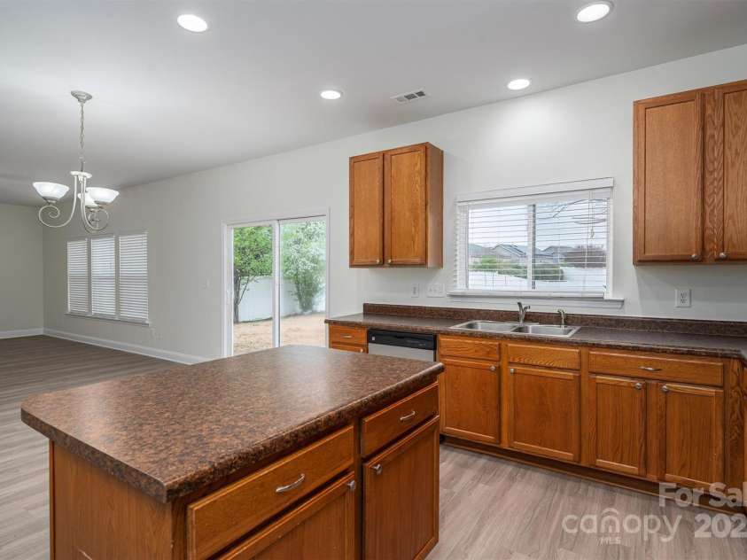 125 Colville Road, Mooresville, NC 28117.  MLS# CAR4240810, YatesRealty ID 13954. Kitchen