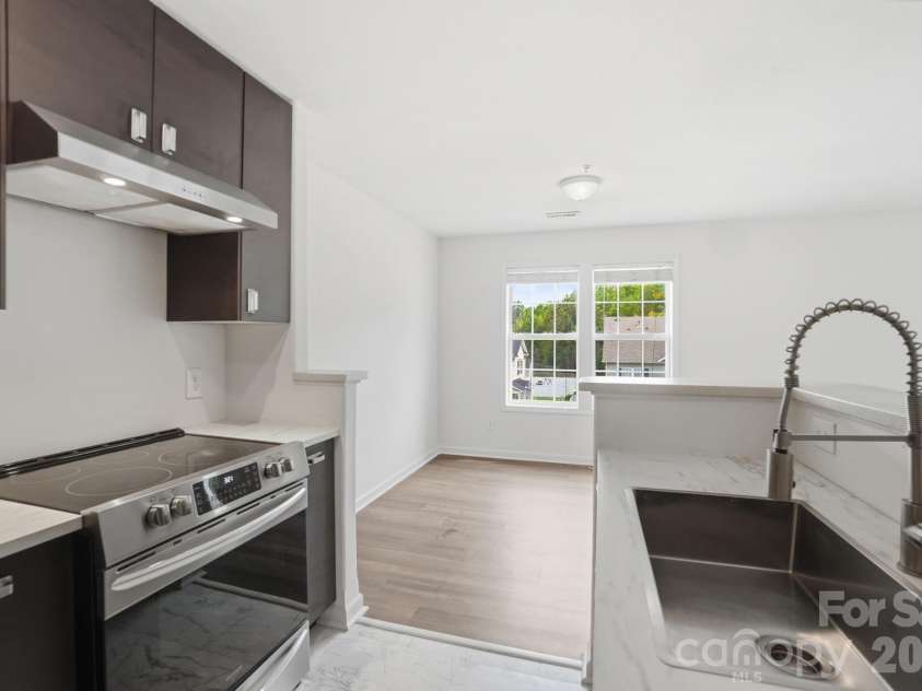 3937 Mohawk Court, Charlotte, NC 28215.  MLS# CAR4368428, YatesRealty ID 13956. Kitchen