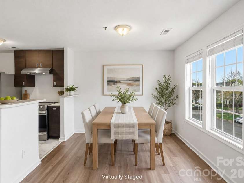3937 Mohawk Court, Charlotte, NC 28215.  MLS# CAR4368428, YatesRealty ID 13956. Kitchen Virtually Staged