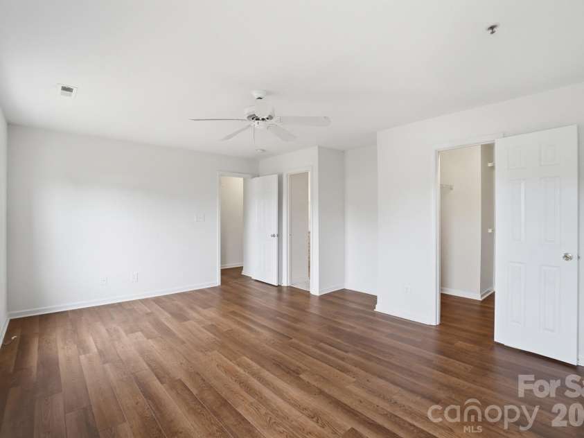 3937 Mohawk Court, Charlotte, NC 28215.  MLS# CAR4368428, YatesRealty ID 13956. Primary/Master BR