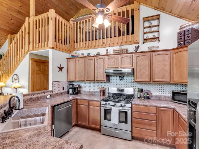 265 Gobbler Ridge, Sylva, NC 28779.  MLS# CAR4256383, YatesRealty ID 13958. 