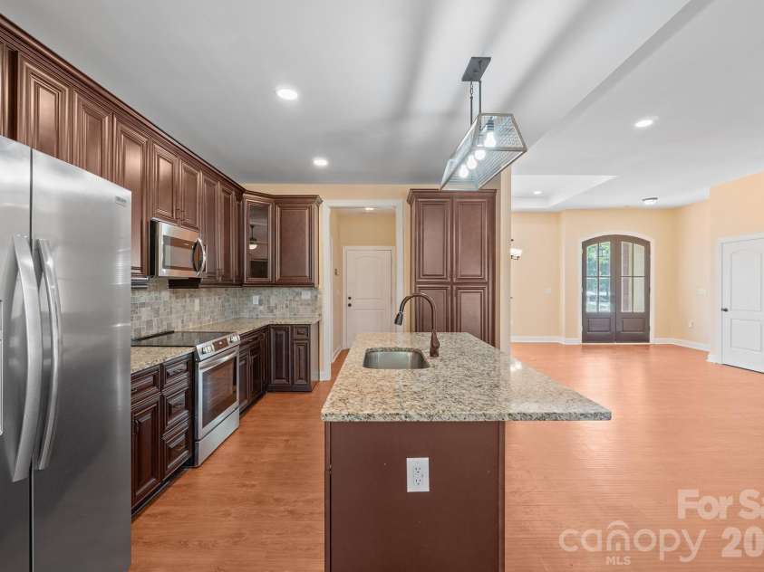 101 Long Meadows Drive, Kings Mountain, NC 28086.  MLS# CAR4371125, YatesRealty ID 13959. 