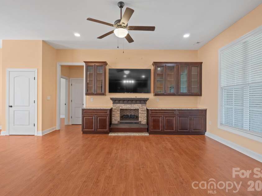 101 Long Meadows Drive, Kings Mountain, NC 28086.  MLS# CAR4371125, YatesRealty ID 13959. 