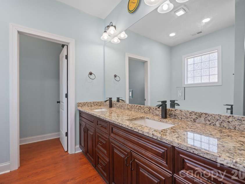 101 Long Meadows Drive, Kings Mountain, NC 28086.  MLS# CAR4371125, YatesRealty ID 13959. 