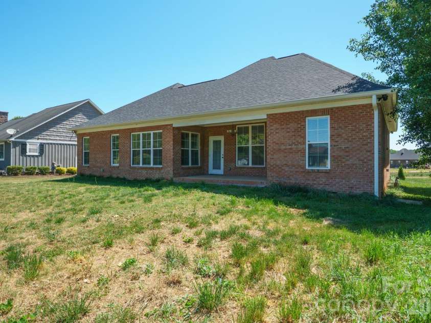 101 Long Meadows Drive, Kings Mountain, NC 28086.  MLS# CAR4371125, YatesRealty ID 13959. 
