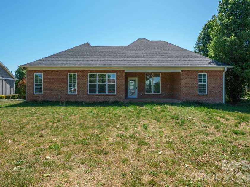 101 Long Meadows Drive, Kings Mountain, NC 28086.  MLS# CAR4371125, YatesRealty ID 13959. 