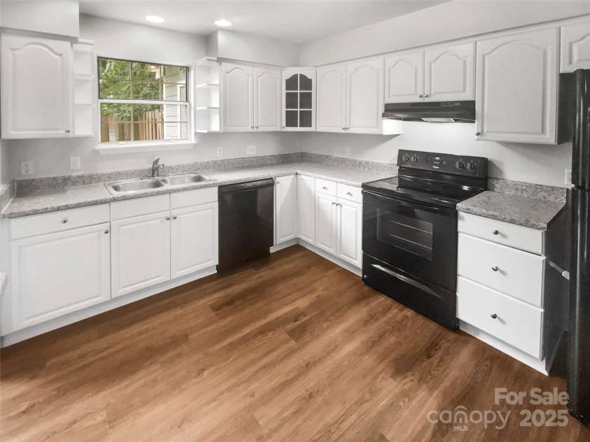 6003 Heath Valley Road, Charlotte, NC 28210.  MLS# CAR4165497, YatesRealty ID 13962. 