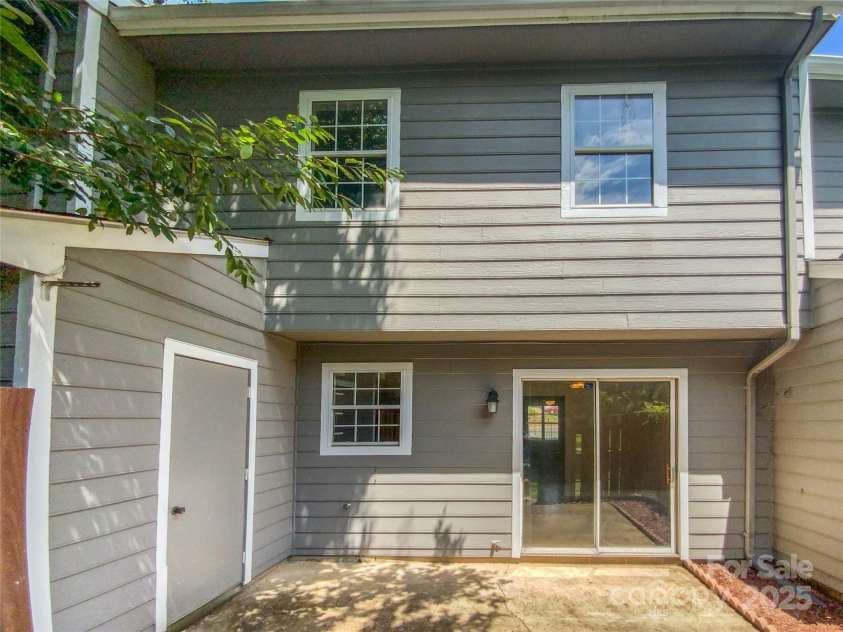 6003 Heath Valley Road, Charlotte, NC 28210.  MLS# CAR4165497, YatesRealty ID 13962. 