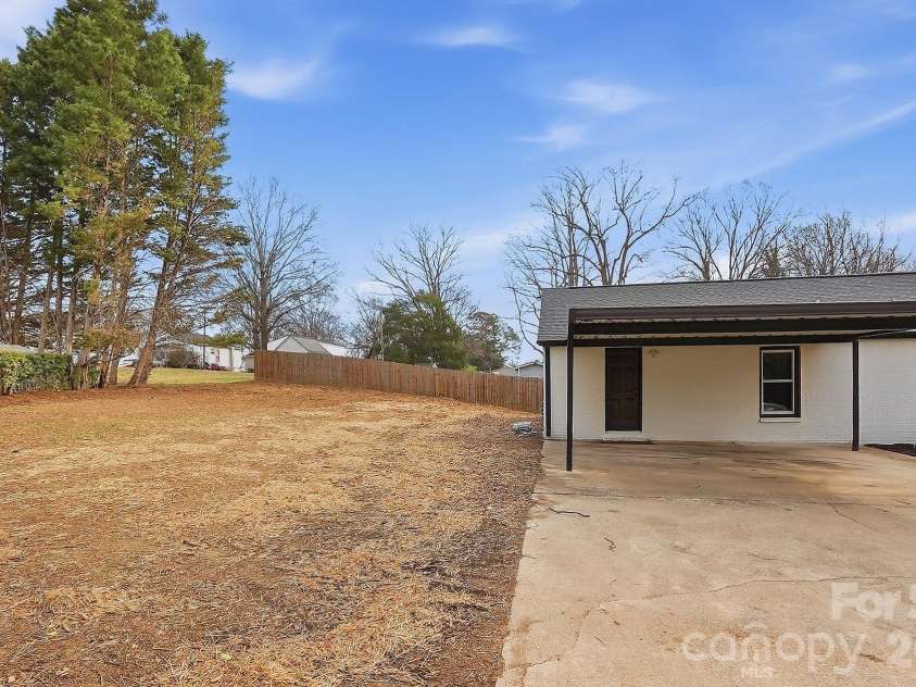 212 Pethel Street, Kannapolis, NC 28081.  MLS# CAR4349050, YatesRealty ID 13963. 