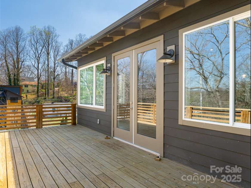 7 Mauricet Lane, Asheville, NC 28806.  MLS# CAR4241872, YatesRealty ID 13963. 