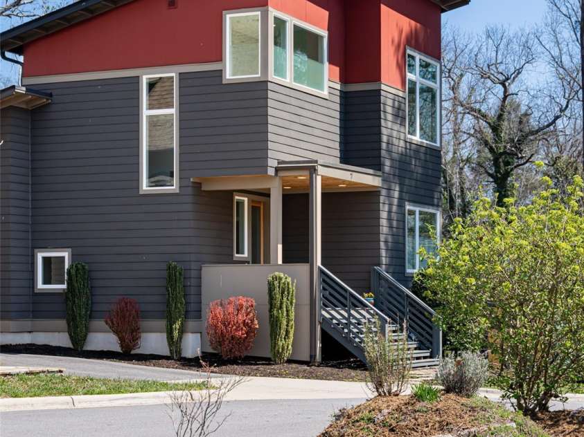 7 Mauricet Lane, Asheville, NC 28806.  MLS# CAR4241872, YatesRealty ID 13963. 