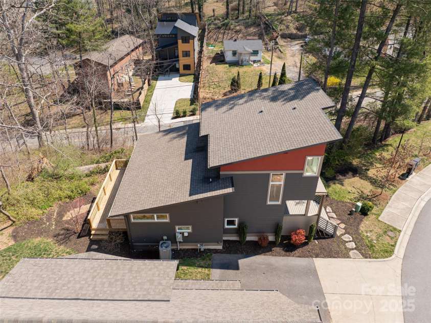 7 Mauricet Lane, Asheville, NC 28806.  MLS# CAR4241872, YatesRealty ID 13963. 