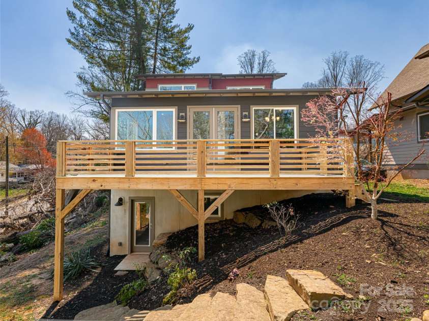 7 Mauricet Lane, Asheville, NC 28806.  MLS# CAR4241872, YatesRealty ID 13963. Entertain on massive back deck