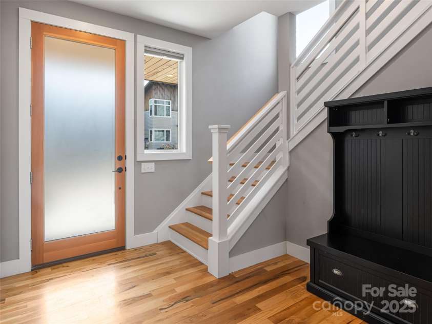 7 Mauricet Lane, Asheville, NC 28806.  MLS# CAR4241872, YatesRealty ID 13963. Entry Foyer with greating space.