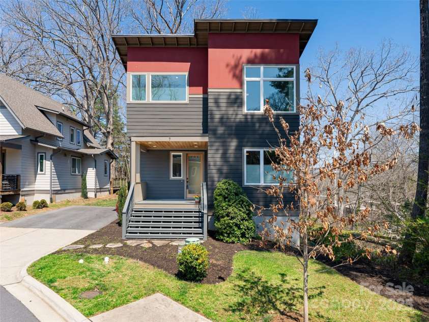 7 Mauricet Lane, Asheville, NC 28806.  MLS# CAR4241872, YatesRealty ID 13963. Striking curb appeal.
