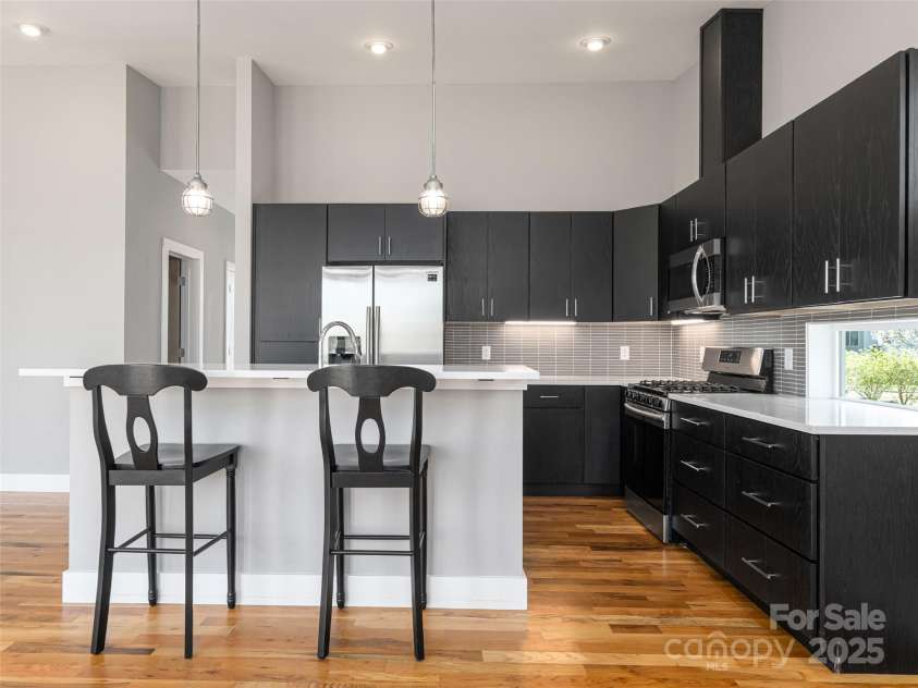 7 Mauricet Lane, Asheville, NC 28806.  MLS# CAR4241872, YatesRealty ID 13963. Vented hood and gas range