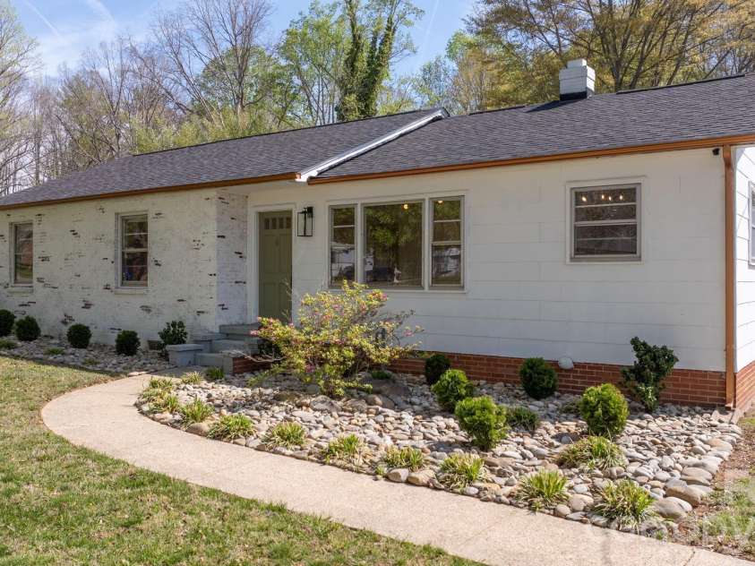 212 Glendale Street, Morganton, NC 28655.  MLS# CAR4365322, YatesRealty ID 13964. 