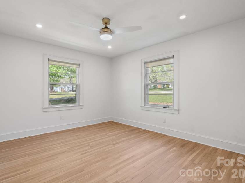 212 Glendale Street, Morganton, NC 28655.  MLS# CAR4365322, YatesRealty ID 13964. 