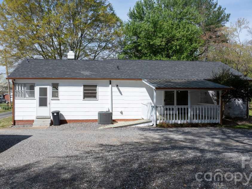 212 Glendale Street, Morganton, NC 28655.  MLS# CAR4365322, YatesRealty ID 13964. 