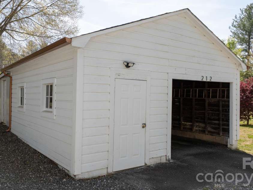 212 Glendale Street, Morganton, NC 28655.  MLS# CAR4365322, YatesRealty ID 13964. 
