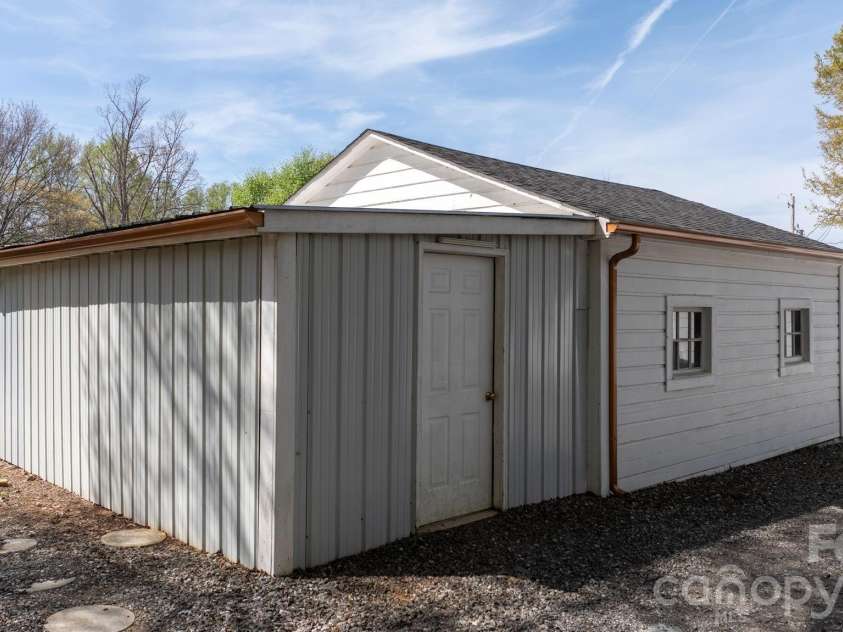 212 Glendale Street, Morganton, NC 28655.  MLS# CAR4365322, YatesRealty ID 13964. 