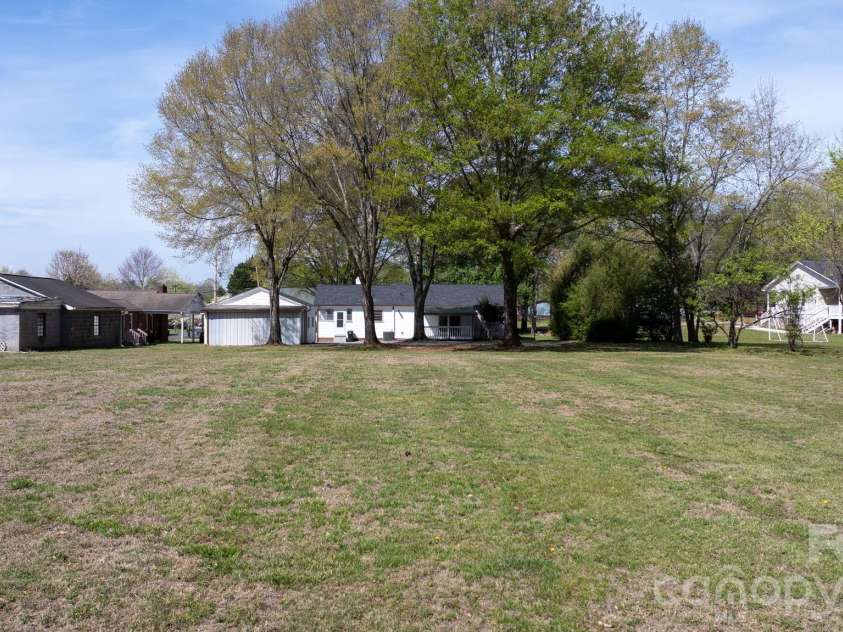 212 Glendale Street, Morganton, NC 28655.  MLS# CAR4365322, YatesRealty ID 13964. 