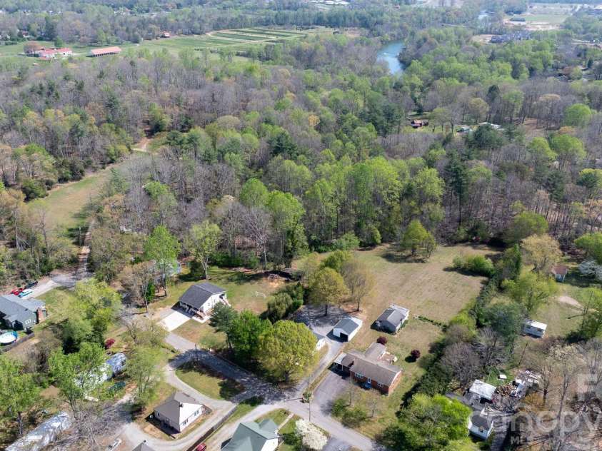 212 Glendale Street, Morganton, NC 28655.  MLS# CAR4365322, YatesRealty ID 13964. 