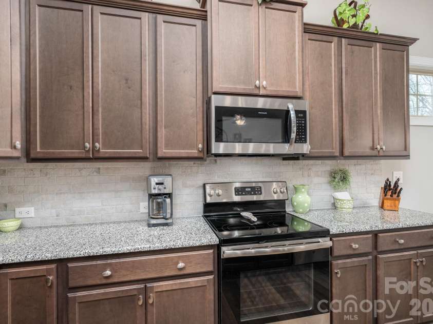 1113 Mayapple Way, Belmont, NC 28012.  MLS# CAR4341504, YatesRealty ID 13965. Kitchen