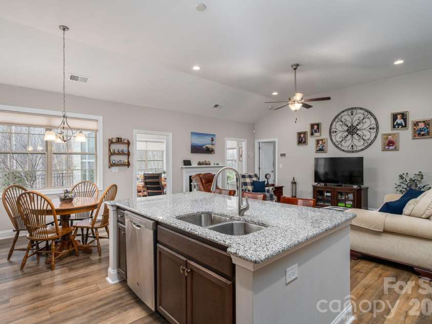 1113 Mayapple Way, Belmont, NC 28012.  MLS# CAR4341504, YatesRealty ID 13965. Kitchen/Breakfast Area