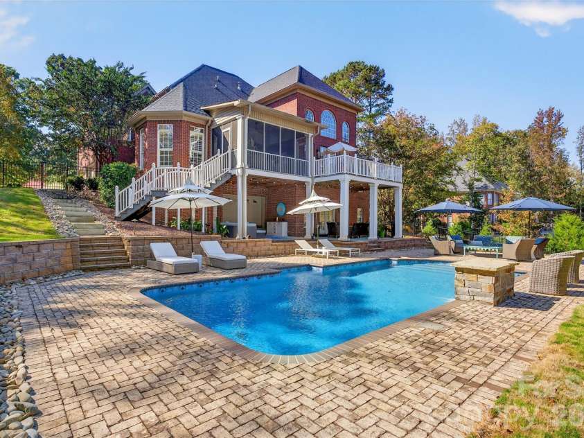 823 Inverness Circle, Spartanburg, SC 29306.  MLS# CAR4321073, YatesRealty ID 13966. 